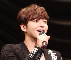 『キレイな男』のファンイベントに登場！