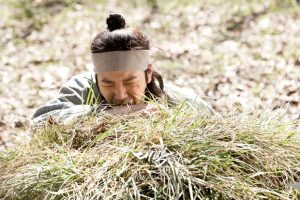 父親の墓の前で号泣するテギル（写真／韓国ＳＢＳ『テバク』公式サイトより）