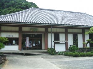 誕生寺の宝物館