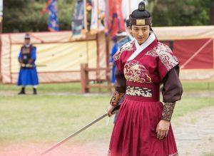 『7日の王妃』で燕山君(ヨンサングン)に扮するイ・ドンゴン(写真=韓国KBS公式サイト)